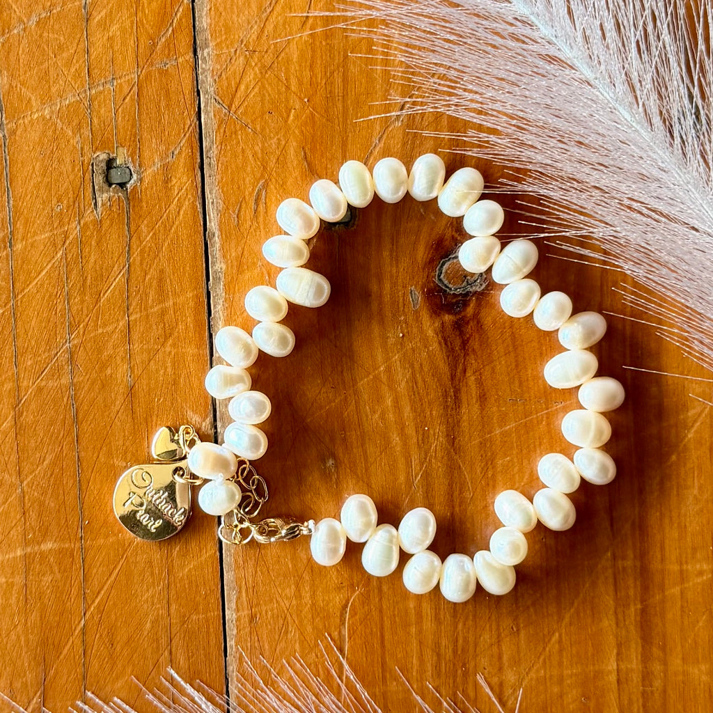 Scalloped Offset Pearl Bracelet